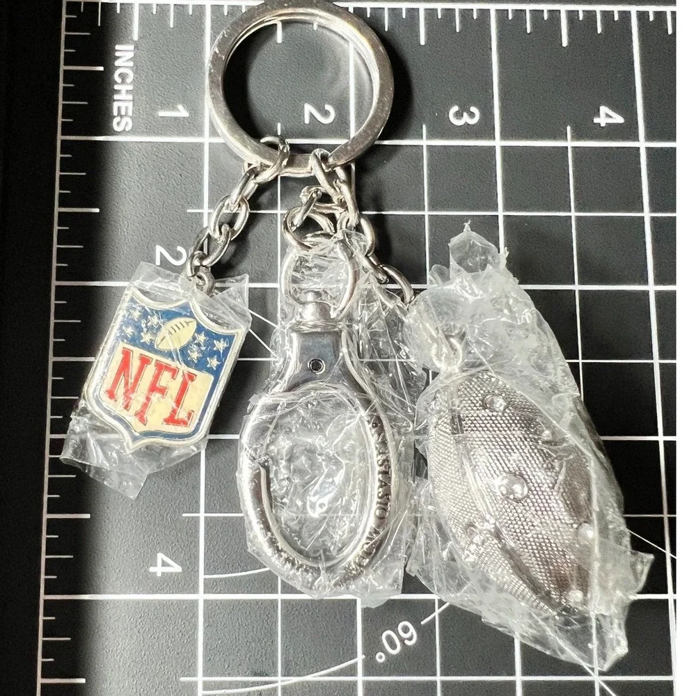 NFL Anastasia Mode Rhinestone Football Handbag Charm Keychain Silver Tone Sporty